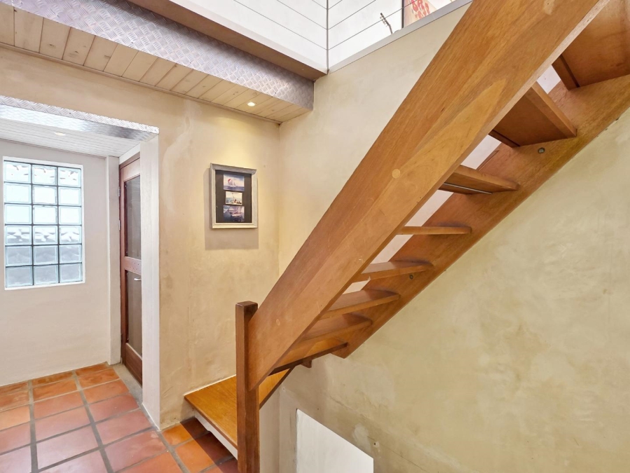 To Let 2 Bedroom Property for Rent in Vredehoek Western Cape